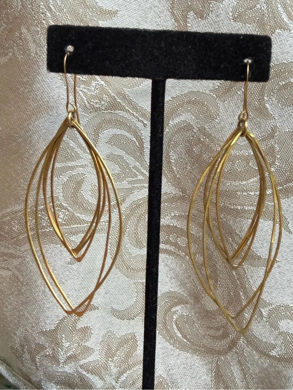 NWOT  Leaf Dangle Earrings